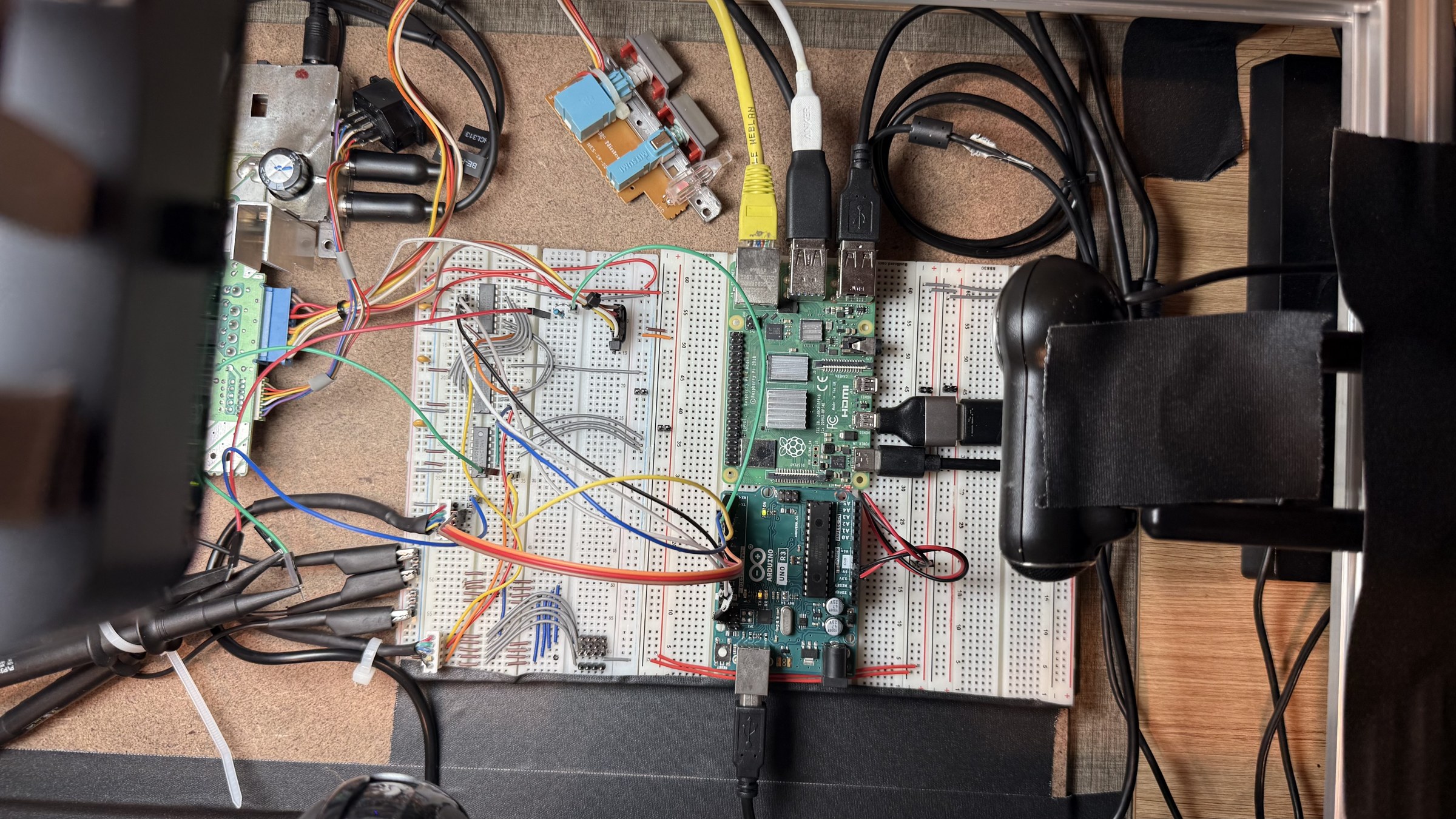 the bird's eye: the whole backing board as the BRIO sees it, the UNO and the Pi at the bottom, the QuickCam 9000 at the right